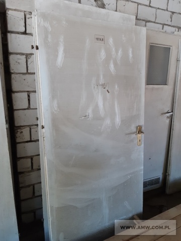 Elementy infrastruktury - pakiet zawierający 25 poz. asort. (wg oddzielnego wykazu), w tym m.in.: drzwi, okna, niszczarki itp. 